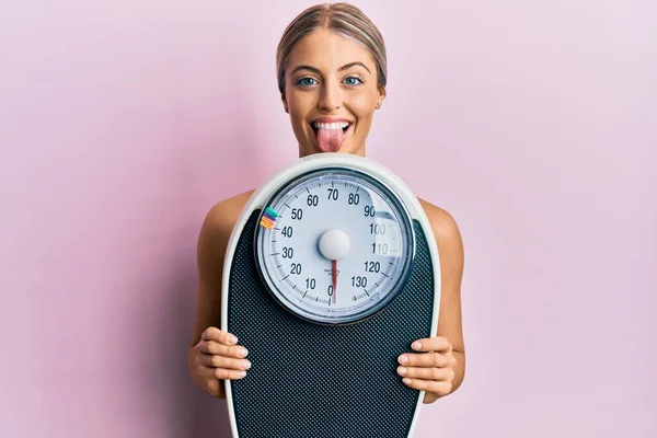 Beautiful Blonde Woman Holding Weight Machine Balance Weight Loss Sticking — Stock Photo, Image