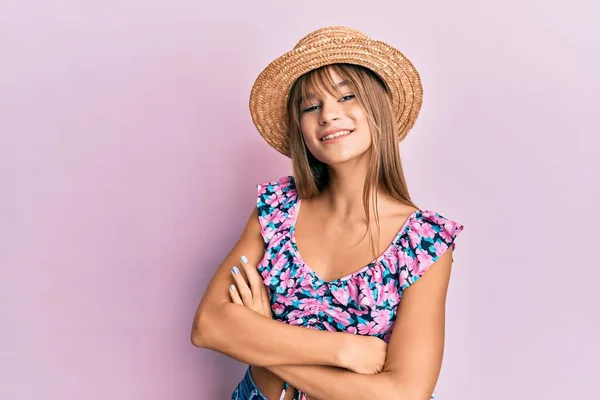 Adolescente Caucasiano Menina Vestindo Chapéu Verão Feliz Rosto Sorrindo Com — Fotografia de Stock