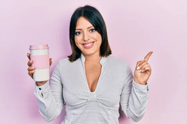 Young Hispanic Woman Drinking Cup Coffee Smiling Happy Pointing Hand — Stock Photo, Image