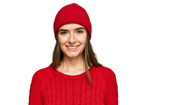 Mulher Hispânica Jovem Vestindo Roupas Casuais Olhando Positivo Feliz Sorrindo — Fotografia de Stock