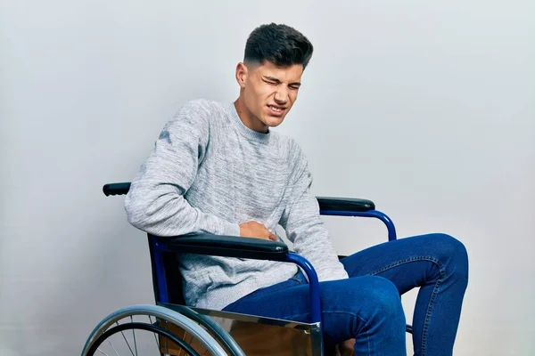 Tekerlekli Sandalyede Oturan Genç Bir Spanyol Midesi Üstünde Oturuyor Çünkü — Stok fotoğraf