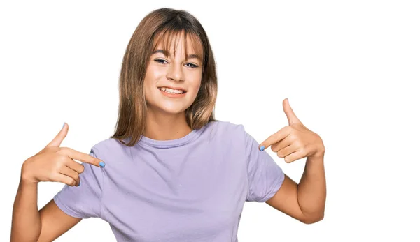 Adolescente Chica Caucásica Con Ropa Casual Mirando Confiado Con Sonrisa —  Fotos de Stock