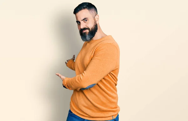 Hispanic Man Beard Wearing Casual Winter Sweater Inviting Enter Smiling — ストック写真