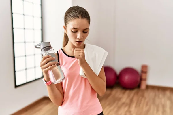 Young Brunette Teenager Wearing Sportswear Holding Water Bottle Feeling Unwell — Stock Photo, Image