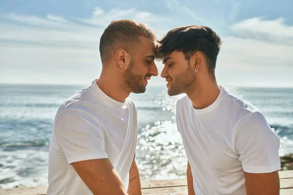 Romântico Gay Casal Praia — Fotografia de Stock