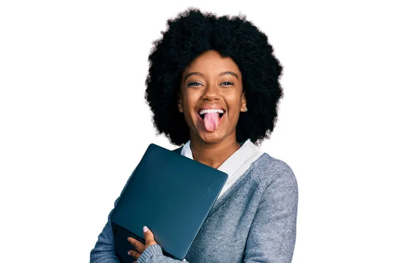Ung Afrikansk Amerikansk Kvinna Som Arbetar Med Dator Laptop Sticker — Stockfoto