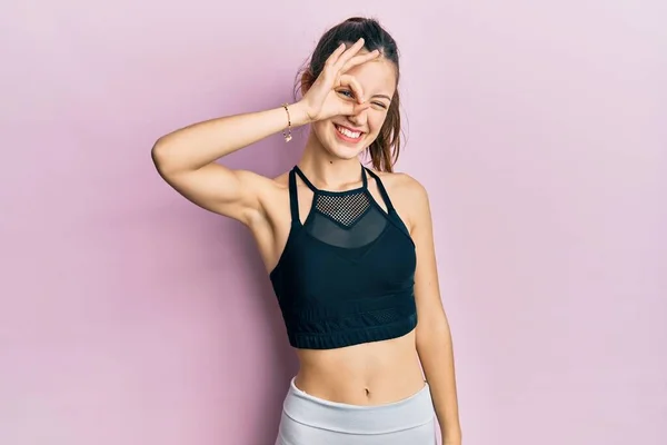 Young Brunette Woman Wearing Sportswear Smiling Happy Doing Sign Hand — 图库照片