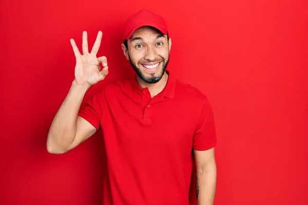 Homme Hispanique Avec Barbe Portant Uniforme Livraison Chapeau Souriant Positif — Photo