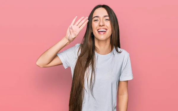 Jong Hispanic Meisje Dragen Casual Wit Shirt Tonen Wijzen Met — Stockfoto