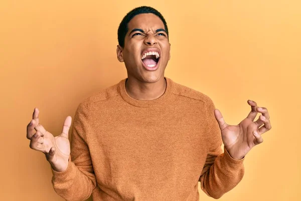 Joven Hombre Hispano Guapo Usando Suéter Invierno Casual Loco Loco —  Fotos de Stock