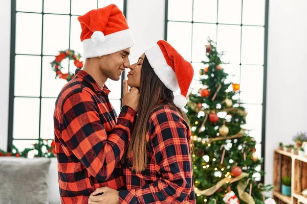 Young Latin Couple Smiling Happy Hugging Standing Christmas Tree Home — Stock Photo, Image