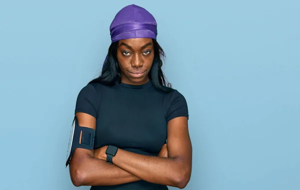 Jovem Afro Americana Vestindo Roupas Esportivas Céticas Nervosas Desaprovando Expressão — Fotografia de Stock