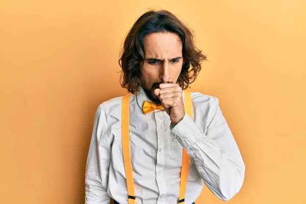 Jonge Spaanse Man Draagt Hipster Elegante Look Gevoel Onwel Hoesten — Stockfoto