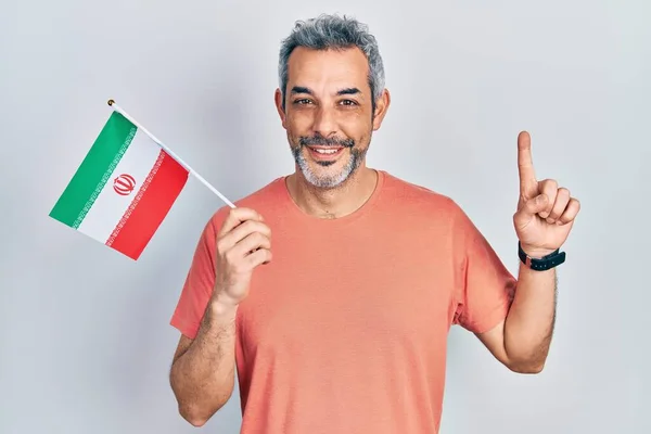 Hombre Guapo Mediana Edad Con Pelo Gris Sosteniendo Bandera Irán —  Fotos de Stock