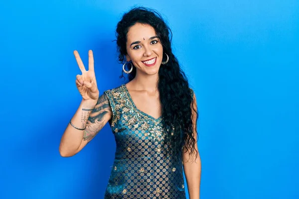 Young Woman Wearing Bindi Traditional Kurta Dress Showing Pointing Fingers — Stock Photo, Image