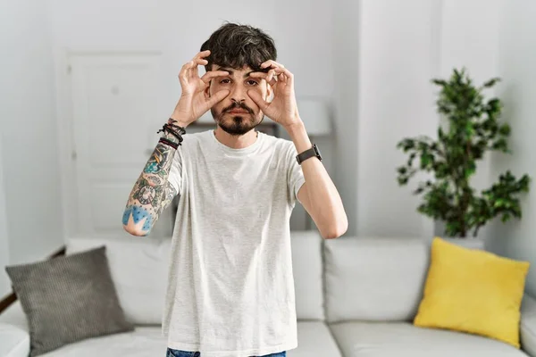 Hispanic Man Beard Living Room Home Trying Open Eyes Fingers — Photo