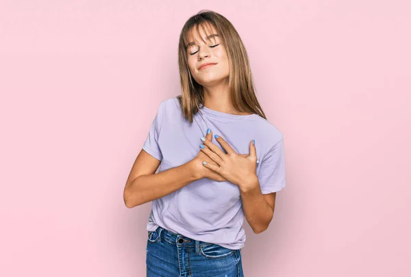 Έφηβος Καυκάσιος Κορίτσι Φορώντας Casual Ρούχα Χαμογελώντας Χέρια Στο Στήθος — Φωτογραφία Αρχείου