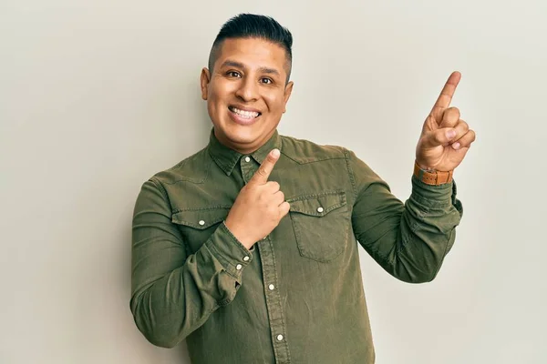 Young Latin Man Wearing Casual Clothes Smiling Looking Camera Pointing — Stock Photo, Image