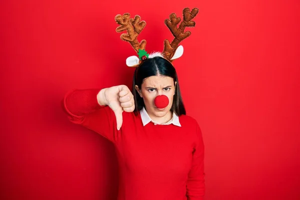 Young Hispanic Woman Wearing Deer Christmas Hat Red Nose Looking — Stock Photo, Image