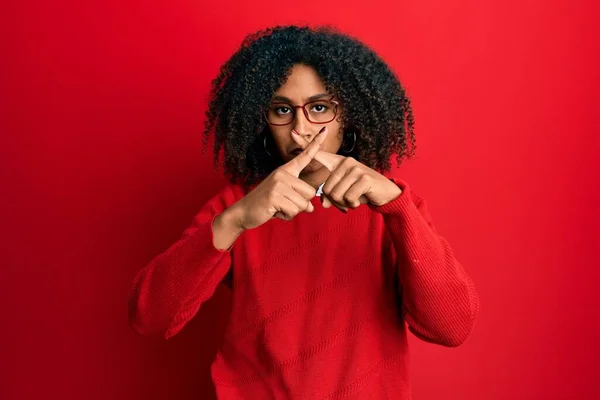 Beautiful African American Woman Afro Hair Wearing Sweater Glasses Rejection — Foto Stock