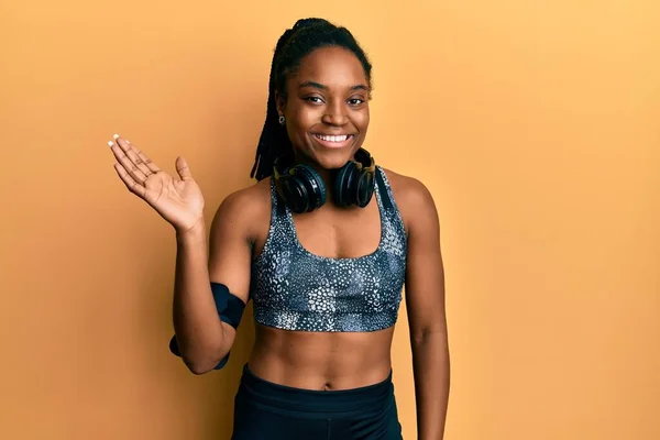 African American Woman Braided Hair Wearing Sportswear Arm Band Smiling — Stock Fotó