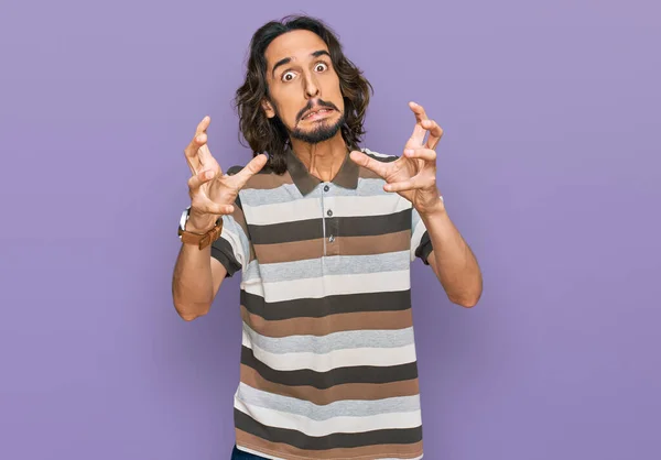 Young Hispanic Man Wearing Casual Clothes Shouting Frustrated Rage Hands — Stock Photo, Image