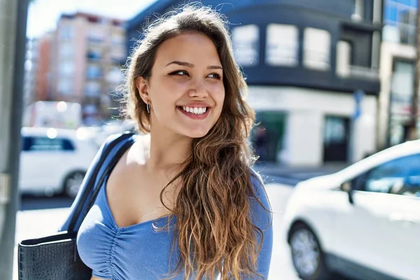 Young Hispanic Girl Smiling Happy Standing City — Stock Photo, Image