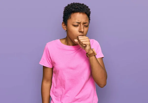 Jonge Afro Amerikaanse Vrouw Draagt Casual Kleding Die Zich Onwel — Stockfoto