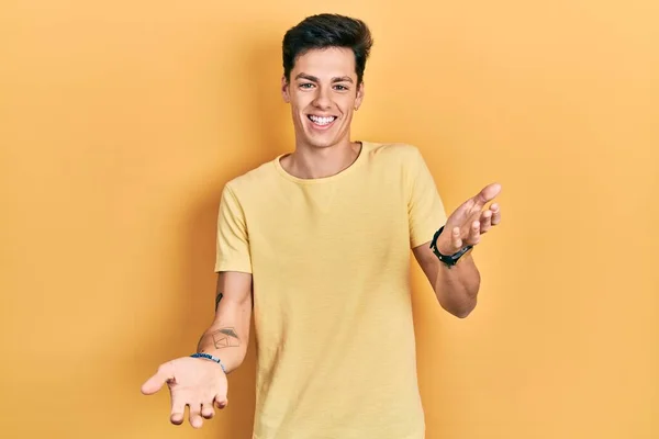 Young Hispanic Man Wearing Casual Yellow Shirt Smiling Cheerful Open — Stock Photo, Image