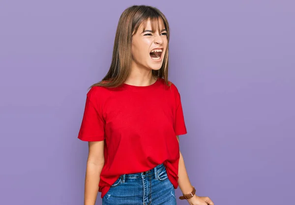 Tiener Blank Meisje Draagt Casual Rood Shirt Boos Gek Schreeuwend — Stockfoto