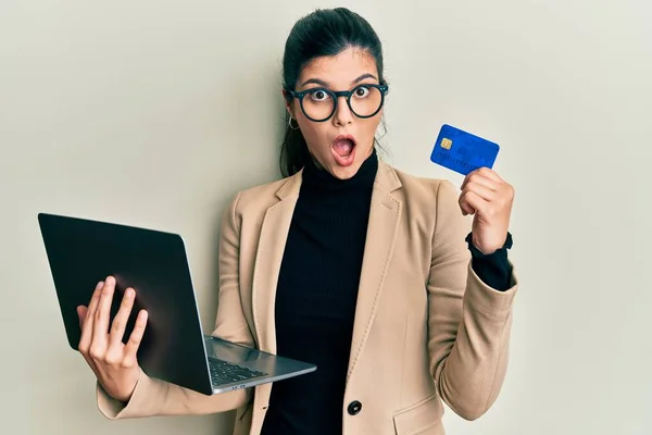 Young Hispanic Woman Wearing Business Style Holding Laptop Credit Card — Stock Photo, Image