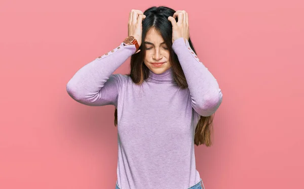 Jovem Linda Menina Adolescente Vestindo Camisola Gola Alta Sofrendo Dor — Fotografia de Stock