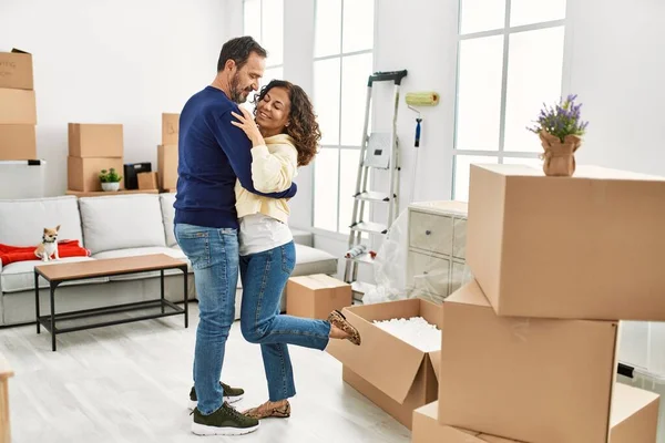 Middle Age Hispanic Couple Smiling Happy Dancing New Home — Stock Photo, Image