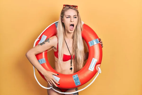 Young Caucasian Woman Wearing Bikini Holding Lifeguard Float Angry Mad — Stock Photo, Image