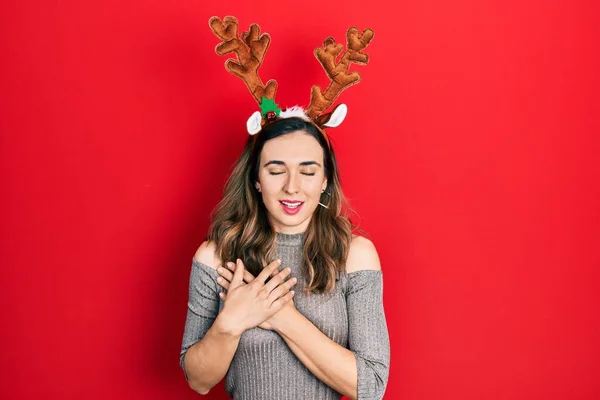 Jeune Fille Hispanique Portant Chapeau Noël Cerf Souriant Avec Les — Photo