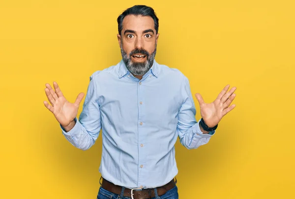 Uomo Mezza Età Con Barba Che Indossa Camicia Lavoro Che — Foto Stock