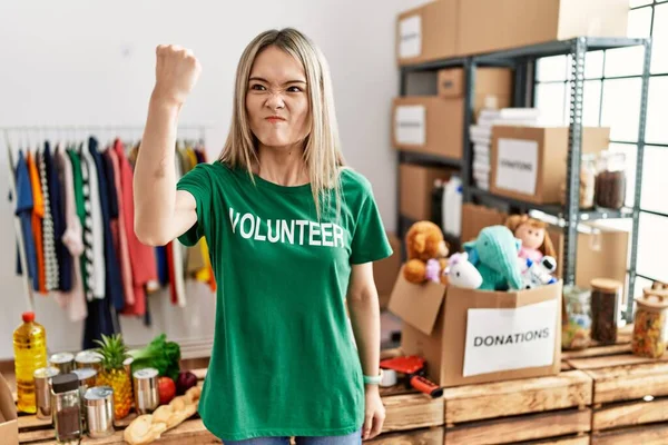 Mulher Jovem Asiática Vestindo Shirt Voluntária Doações Ficar Com Raiva — Fotografia de Stock