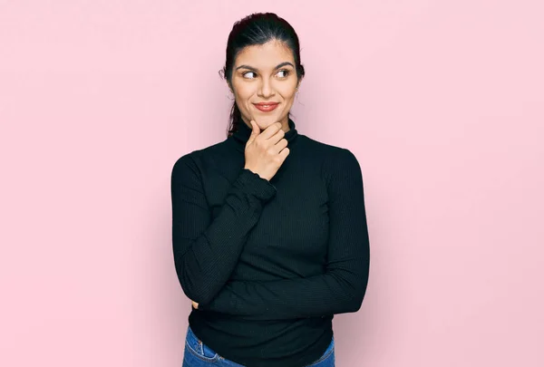 Young Hispanic Woman Wearing Casual Clothes Hand Chin Thinking Question — Stock Photo, Image