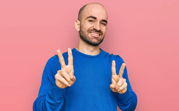 Young Hispanic Man Wearing Casual Clothes Smiling Looking Camera Showing — Stock Photo, Image