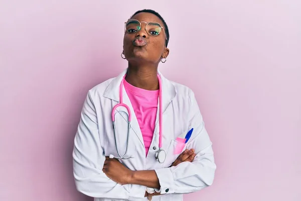 Young African American Woman Wearing Doctor Uniform Stethoscope Looking Camera — 스톡 사진