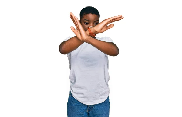 Jovem Afro Americana Vestindo Casual Branco Shirt Rejeição Expressão Cruzando — Fotografia de Stock