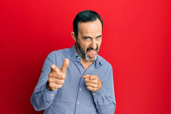 Hispanischer Mann Mittleren Alters Lässiger Kleidung Der Mit Dem Finger — Stockfoto