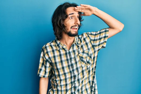 Junger Hispanischer Mann Lässiger Kleidung Sehr Glücklich Und Lächelnd Der — Stockfoto