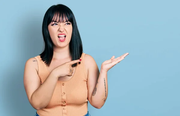 Young Hispanic Size Woman Pointing Open Palm Finger Angry Mad — Stock Photo, Image