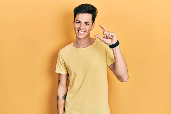 Young Hispanic Man Wearing Casual Yellow Shirt Smiling Confident Gesturing — Stock Photo, Image