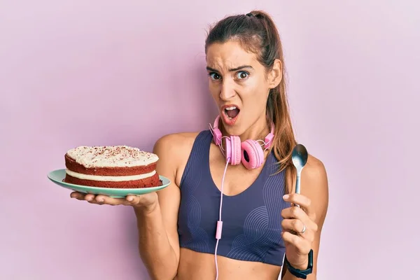 Junge Schöne Frau Turnkleidung Mit Zuckerbrot Schockgesicht Skeptisch Und Sarkastisch — Stockfoto