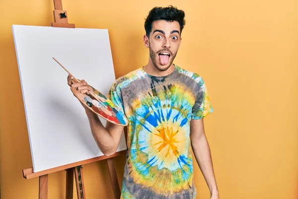 Joven Hombre Hispano Pie Dibujando Con Paleta Por Pintor Caballete —  Fotos de Stock