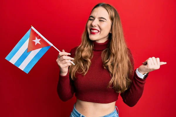 Jonge Blonde Vrouw Houden Cuba Vlag Schreeuwen Trots Vieren Overwinning — Stockfoto