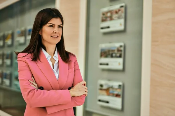 Femme Affaires Âge Moyen Travaillant Comme Agent Immobilier Femme Vente — Photo