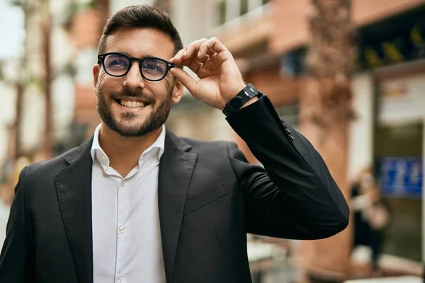 Young Hispanic Businessman Smiling Happy Standing City — Stock Photo, Image